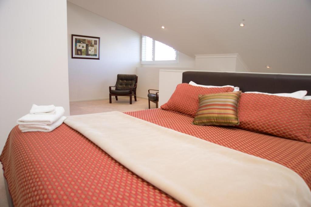 Windsor Apartments Adelaide Room photo