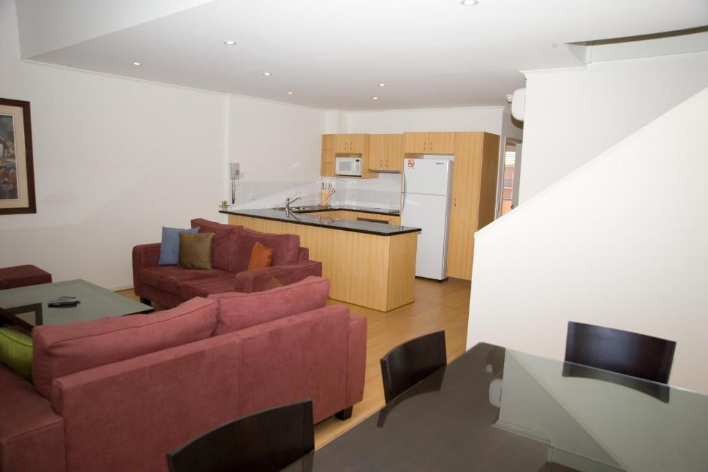 Windsor Apartments Adelaide Room photo