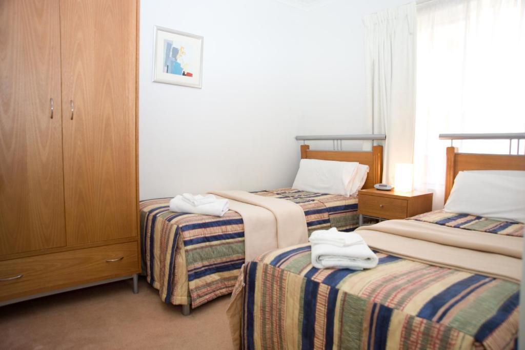 Windsor Apartments Adelaide Room photo