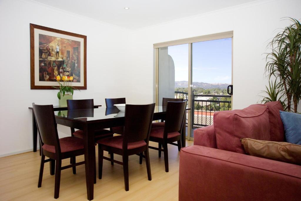 Windsor Apartments Adelaide Room photo